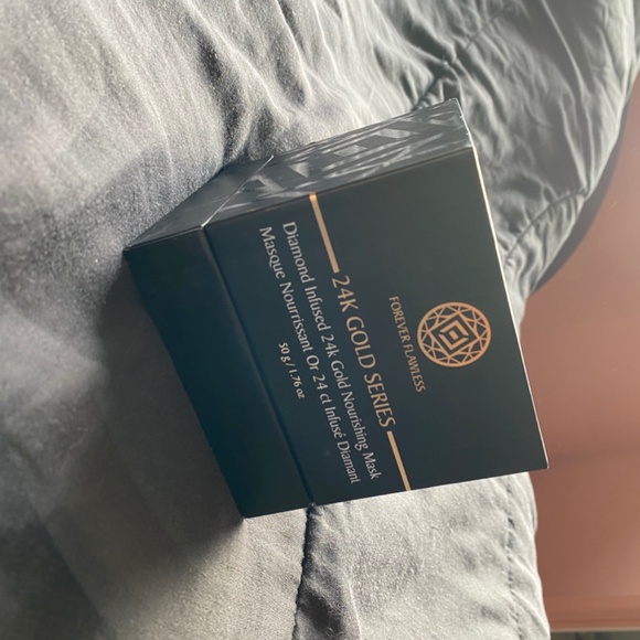 Forever Flawless Diamond Infused 24K Gold Cream - Picture 3 of 3